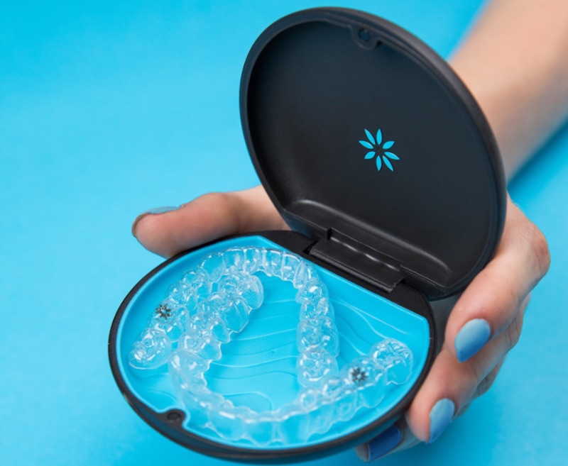 khay niềng Invisalign